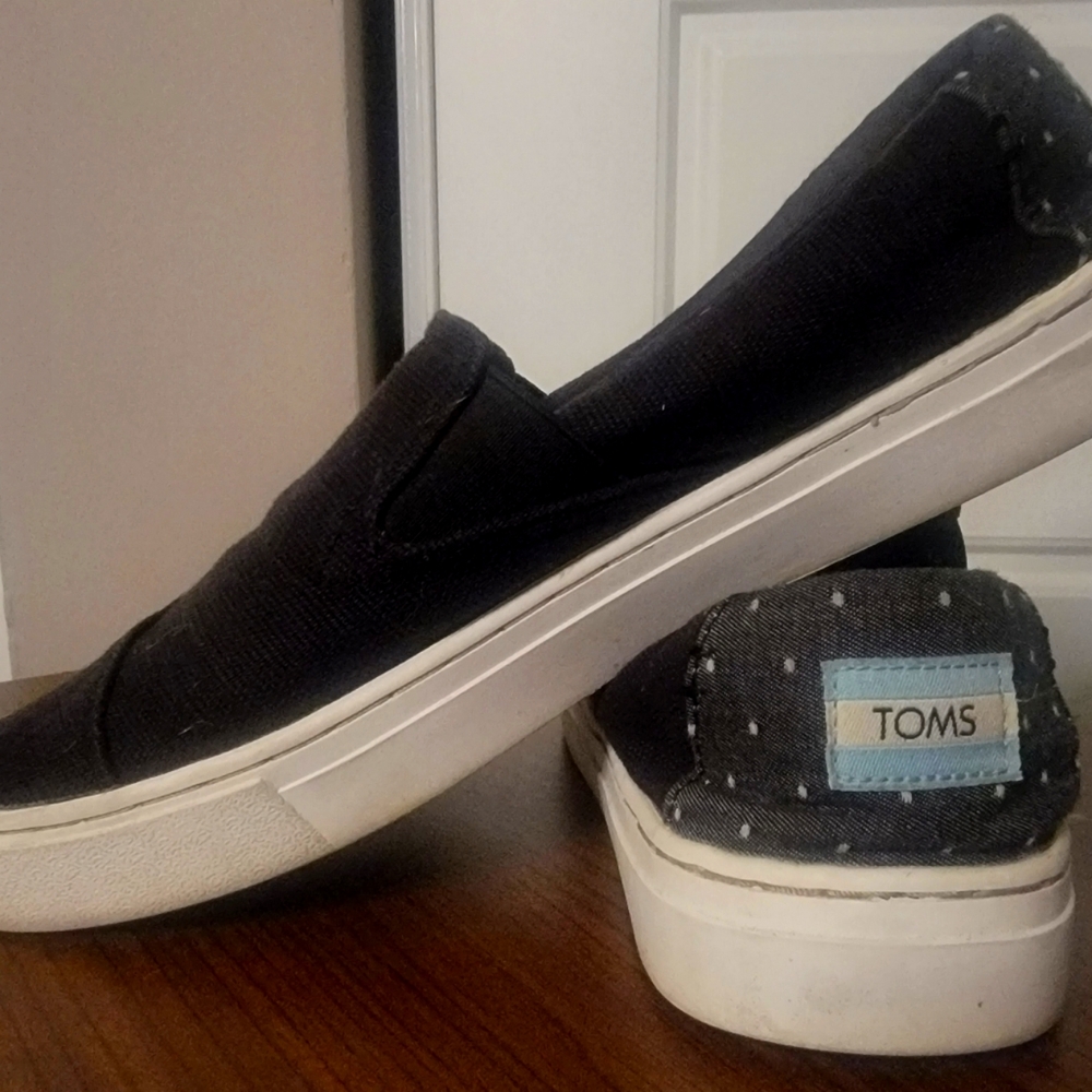 TOMS Women's Black Slip-On Shoes